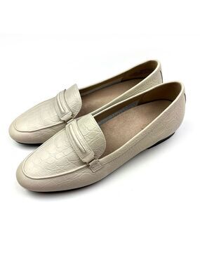 Like New Vionic Newport Cream Croc Embossed Leather Comfort Loafers size 9